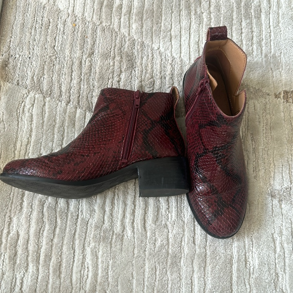 Like NEW! VIONIC sz5 boots